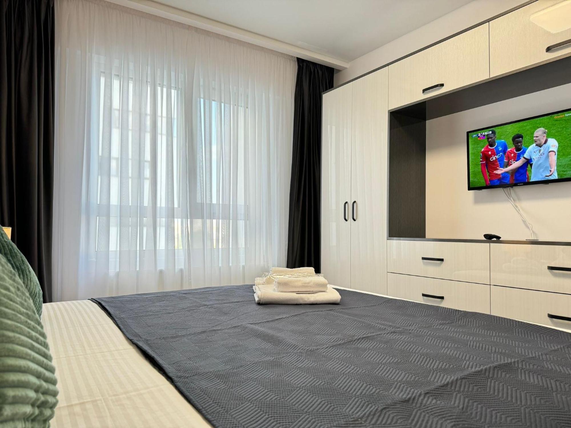 Luxury Glam Apartments Central Adress Bucuresti With Parking Exterior photo